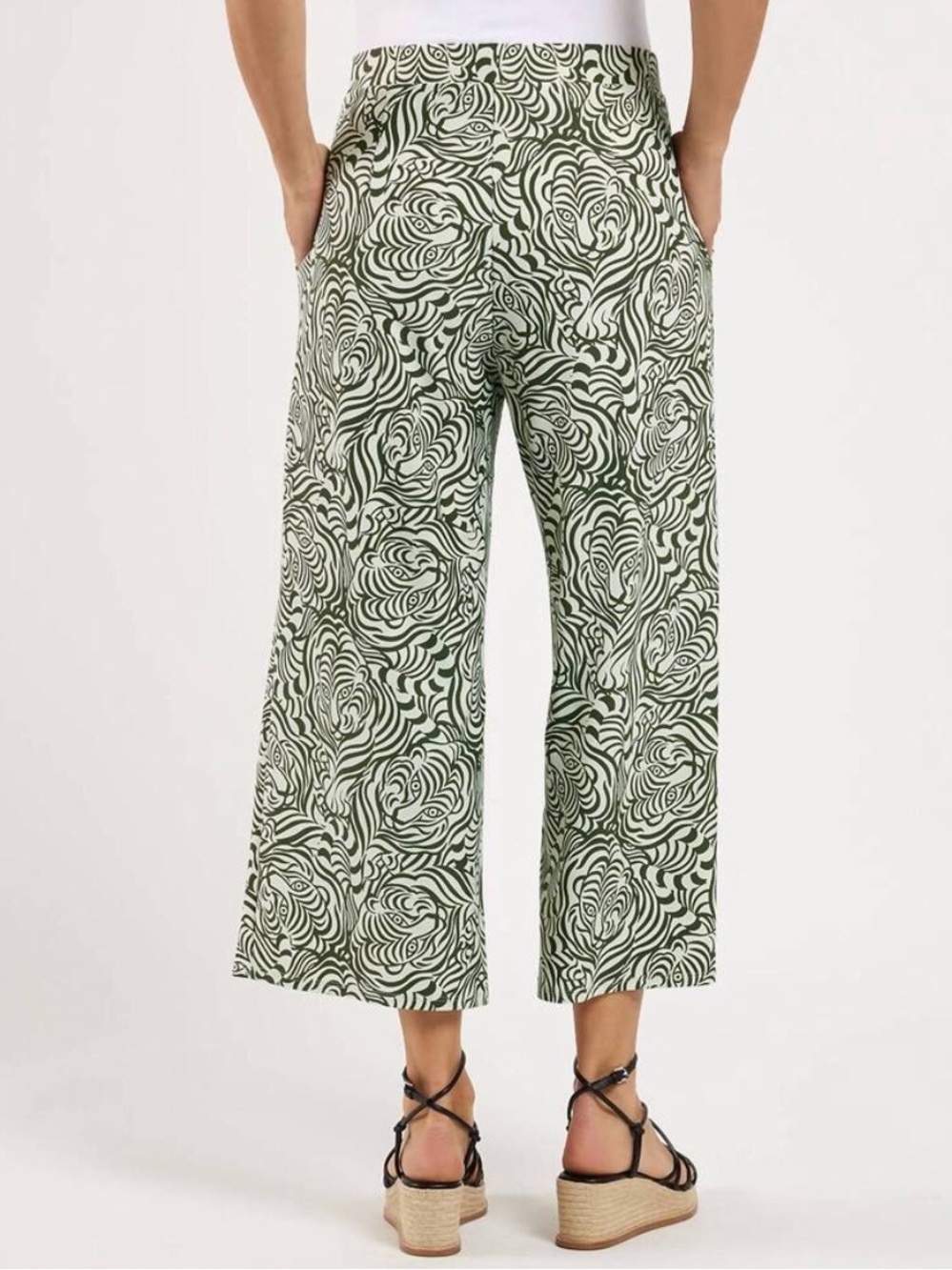 Jude Connally Cropped Pants & Short Sleeve Set Hidden Tiger Cream Green XS - Picture 4 of 16